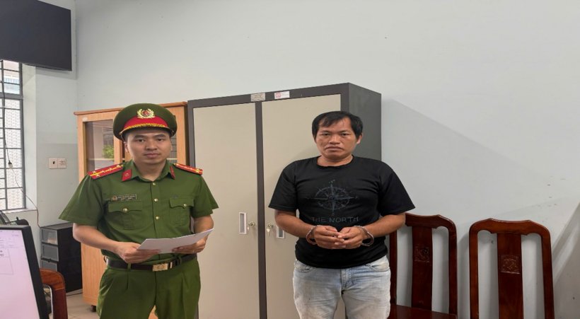 Cơ quan Cảnh sát điều tra Công an thành phố Đồng Nai đọc lệnh bắt bị can Nguyễn Thành Đông để tạm giam.