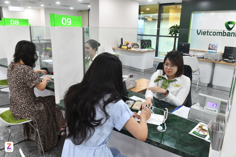 Nhiều ngân hàng đã thông báo lịch nghỉ lễ 2/9 sắp tới. Ảnh: Nam Khánh.
