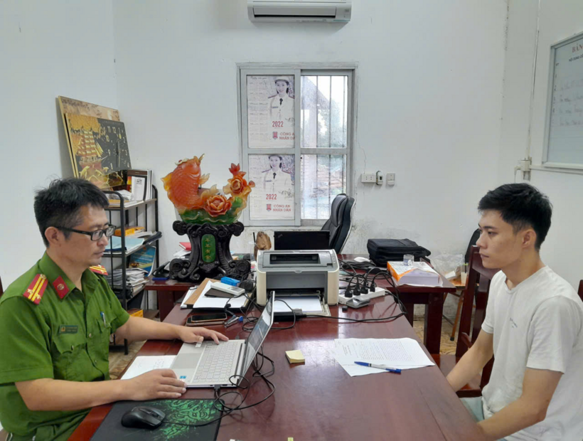 Đối tượng Nguyễn Thành Lộc (áo trắng). Ảnh: Trang thông tin điện tử Công an tỉnh Phú Thọ