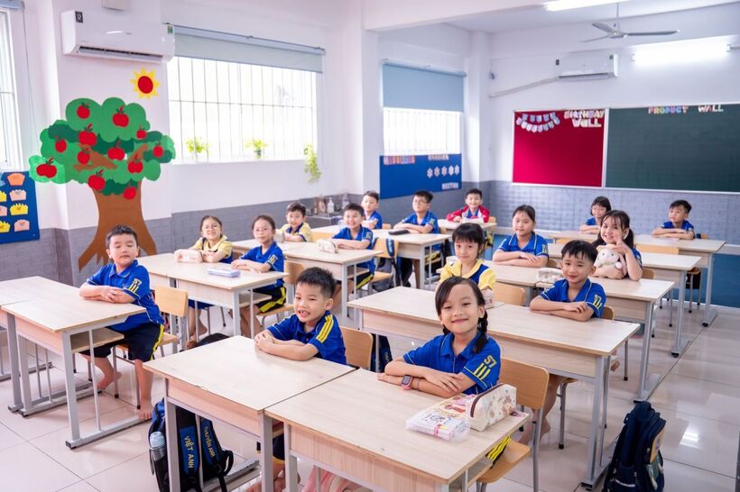 Bộ GDĐT hướng dẫn các địa phương thực hiện tiêu chuẩn bàn ghế học sinh theo quy định. Ảnh: MOET