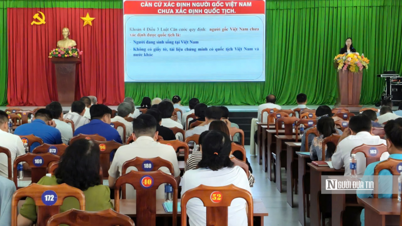 Đông đảo cán bộ, người dân xã Đại Phước tham dự hội nghị và trực tiếp trao đổi những vấn đề pháp luật quan tâm.