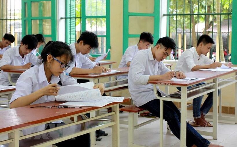Bàn ghế học sinh nhiều nơi không đúng chuẩn, Bộ GDĐT yêu cầu tổng kiểm tra. Ảnh: MOET