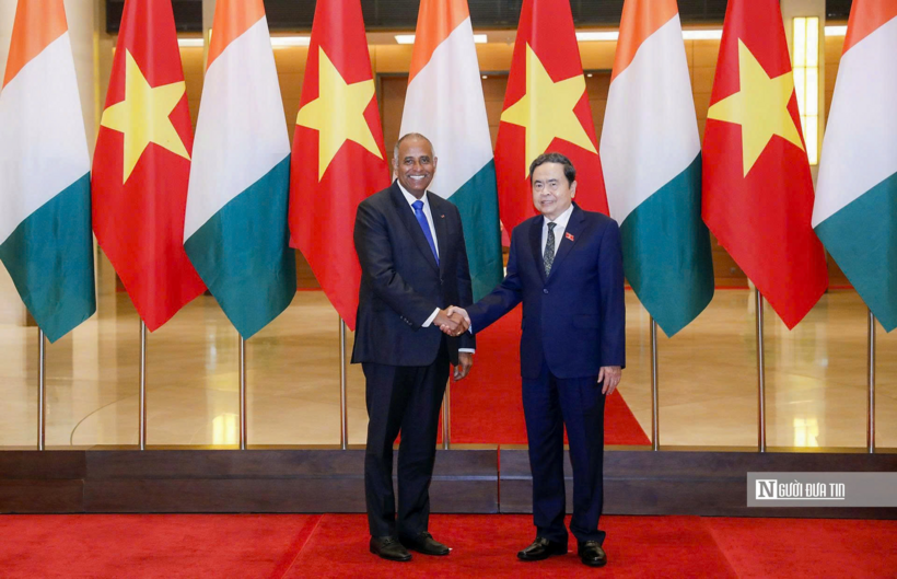 Chủ tịch Quốc hội Trần Thanh Mẫn và Chủ tịch Quốc hội Bờ Biển Ngà Patrick Achi (Ảnh: Hữu Thắng).