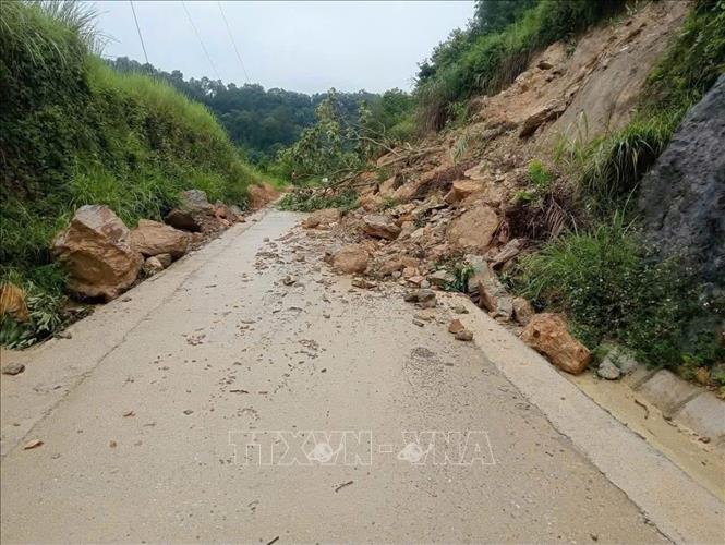 Nhiều tuyến trên địa bàn tỉnh Cao Bằng bị sạt lở. Ảnh: TTXVN phátGiao nhiệm vụ cụ thể cho từng ngành, Bộ Xây dựng yêu cầu Cục Đường bộ Việt Nam chỉ đạ