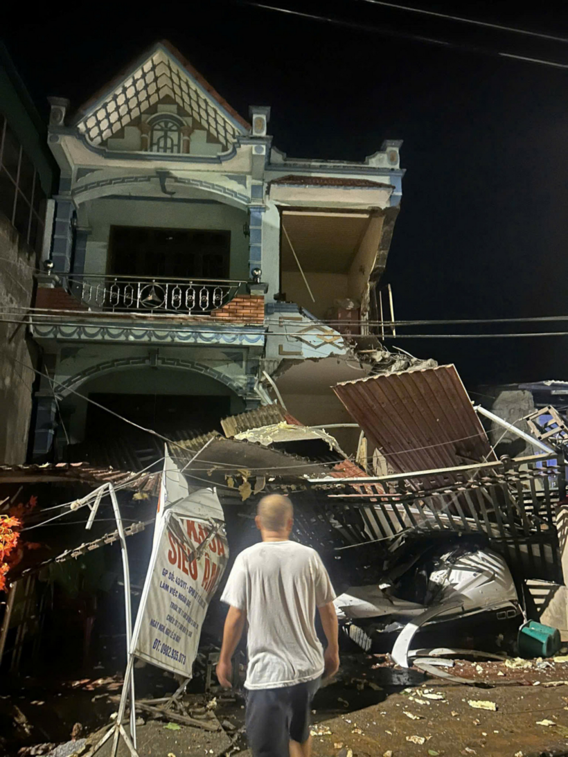 Đá lớn sạt lở, lăn thủng nhà dân ở Lạng Sơn - 1