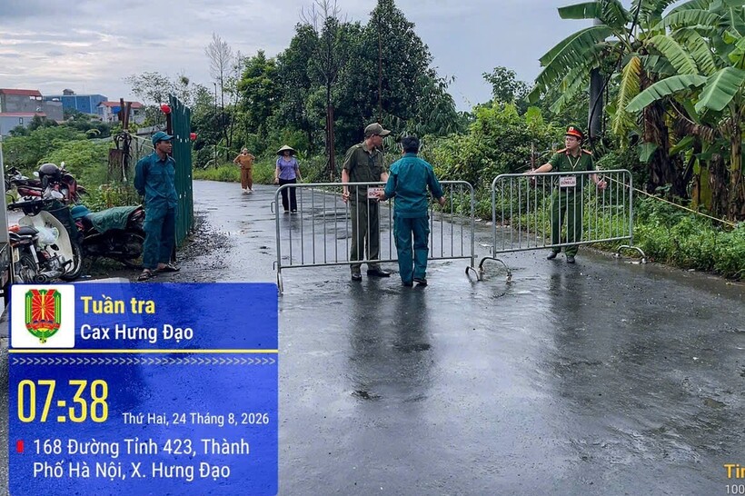Chính quyền địa phương và Công an xã lập các điểm rào chắn, cảnh báo và phân luồng giao thông. Ảnh CACC.