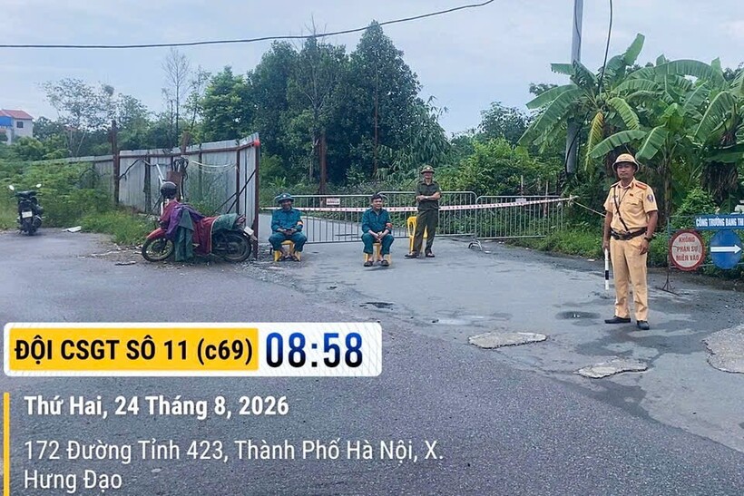 CSGT ứng trực cùng lực lượng chức năng. Ảnh CACC.