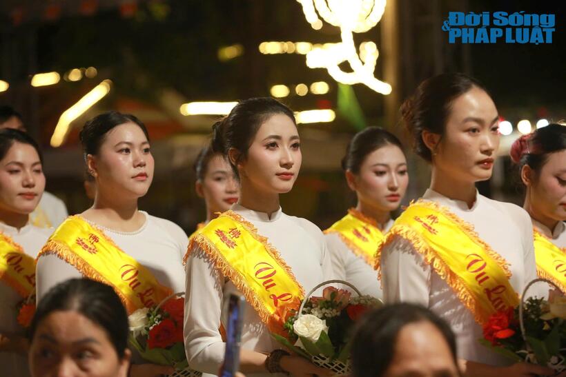 Những bông hồng Vu Lan và câu chuyện về tình thân.