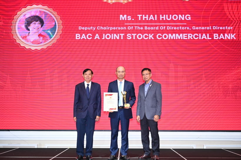 Anh hùng lao động Thái Hương – Tổng Giám đốc BAC A BANK được trao danh hiệu Top 10 Nhà Lãnh đạo xuất sắc ASEAN 2026. Nguồn ảnh BAC A BANK