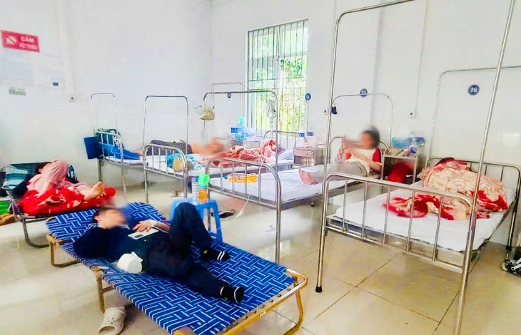 105 người nghi bị ngộ độc thực phẩm do ăn bánh mì nhập viện cấp cứu tại Trung tâm Y tế An Khê, tỉnh Gia Lai. Ảnh: Tuổi trẻ Online
