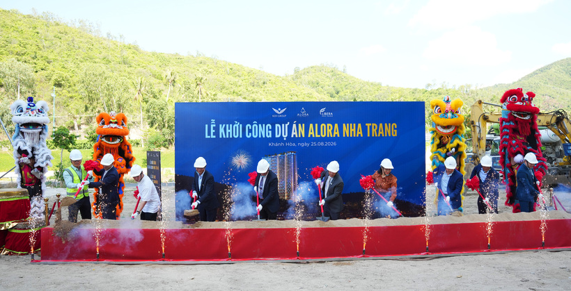 Các đại biểu thực hiện nghi thức khởi công dự án Alora Nha Trang Nguồn ảnh DNCC