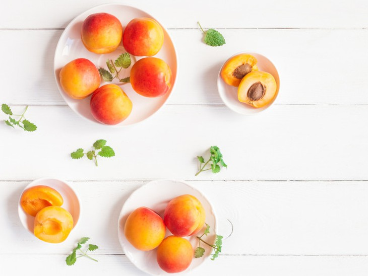 Mơ chứa nhiều vitamin A, beta-carotene và các carotenoid khác, là loại quả lý tưởng cho sức khỏe của mắt. Ảnh: Sức khỏe & Đời sống