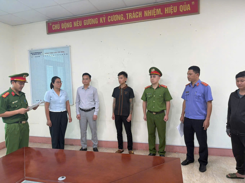 Bị can Phan Vinh Quang tại cơ quan điều tra. Ảnh Công an tỉnh Lào Cai.
