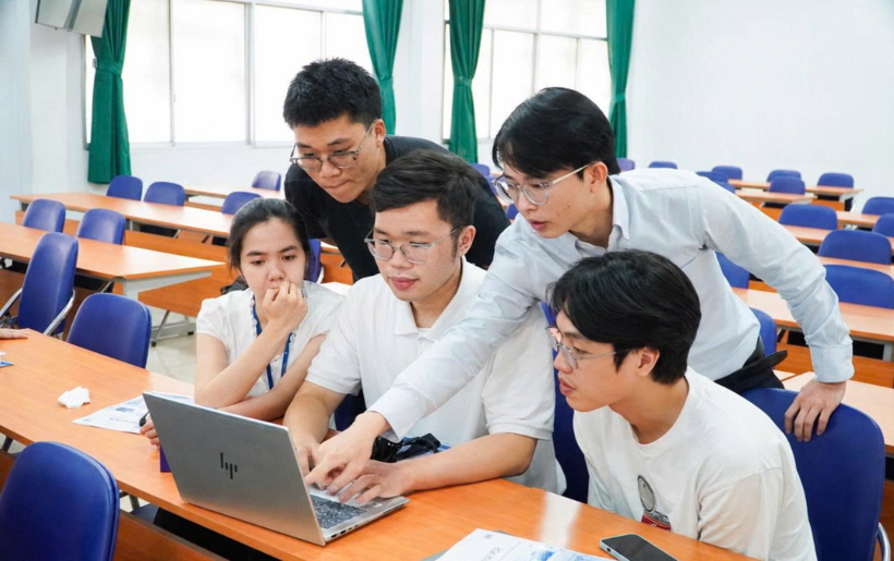 Hoạt động trao đổi học thuật của giảng viên, học viên. Ảnh: MOET