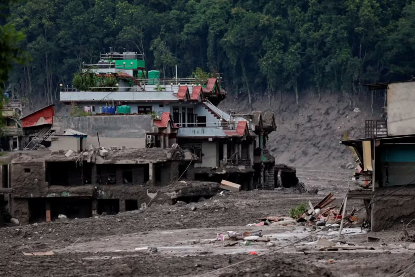 Cảnh tan hoang ở khu vực biên giới Nepal. (Ảnh: Reuters)