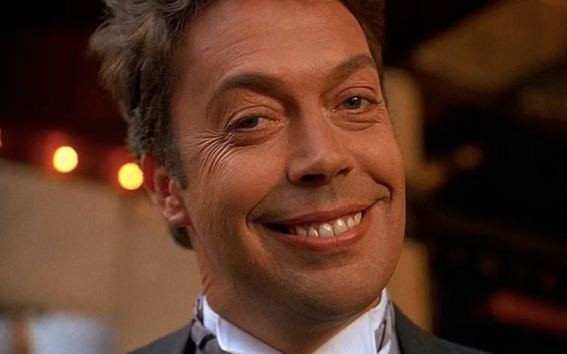 Tim Curry trong một phân cảnh của phim "Ở nhà một mình 2". (Ảnh chụp màn hình)