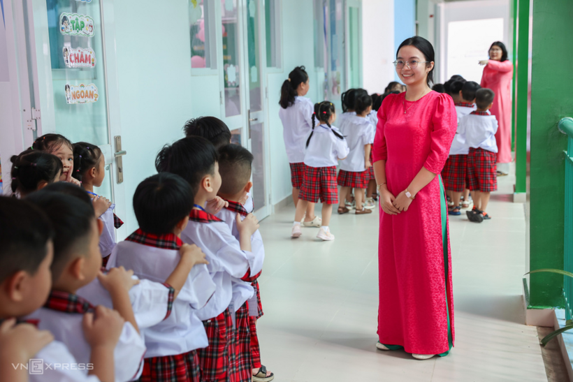 Học sinh, giáo viên trường Tiểu học Trần Đại Nghĩa, phường Bình Hưng Hòa, TP.HCM, tháng 8/2026. Ảnh: Quỳnh Trần/VnExpress