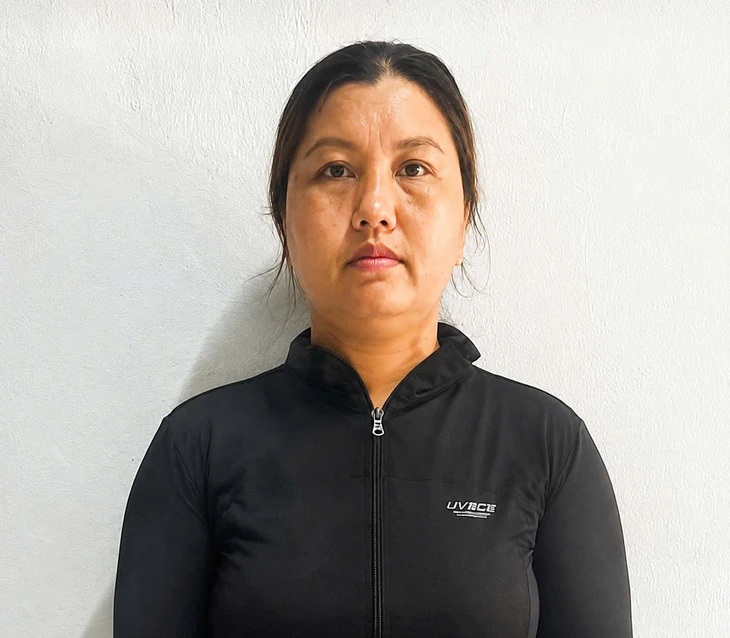 Nữ nhân viên giao hàng bị cáo buộc đã không nộp tiền thu hộ các đơn hàng cho công ty mà lấy tiêu xài cá nhân - Ảnh: Công an Quảng Ngãi