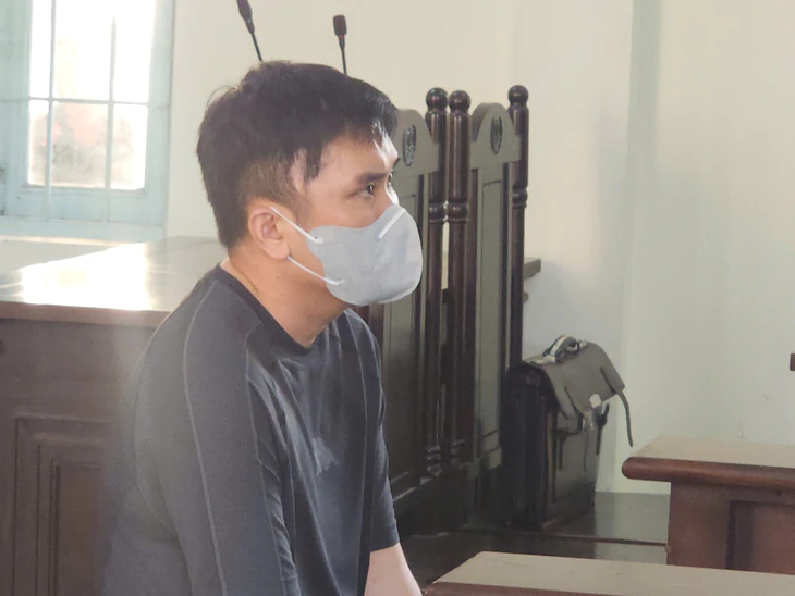 Bị cáo Trung tại tòa sáng 28/8. Ảnh: Khắc Tâm/Tuổi Trẻ