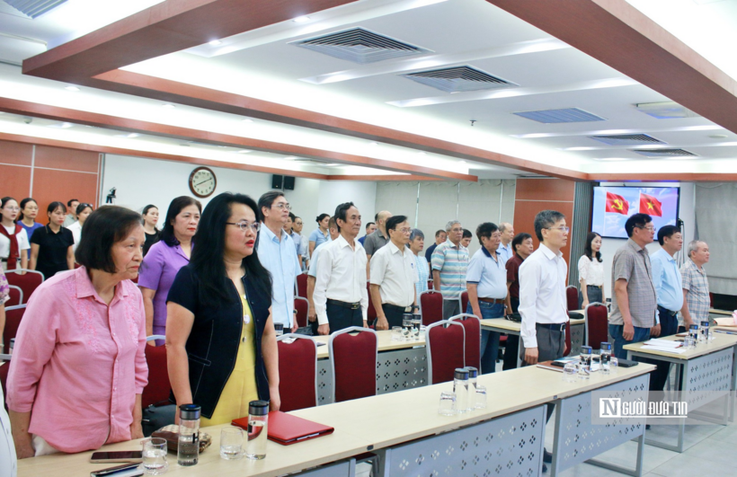 Các đại biểu tham dự buổi lễ.