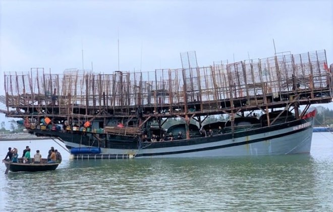 Cứu sống được 32 người trong vụ tàu câu mực Đà Nẵng chở 50 ngư dân gặp nạn trên biển. Ảnh: Biên phòng Đà Nẵng