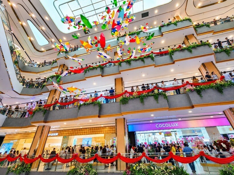 Dấu ấn diều sáo Bá Dương Nội hiện diện xuyên suốt không gian Vincom Plaza Đan Phượng. Nguồn ảnh Vincom