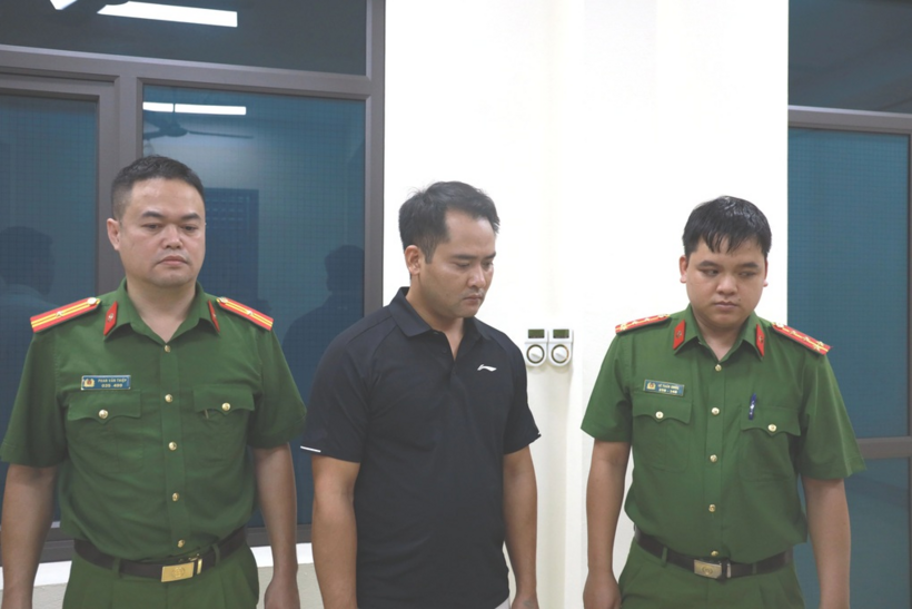 Cơ quan Cảnh sát điều tra Công an tỉnh Lào Cai ra quyết định khởi tố bị can và thi hành lệnh bắt bị can để tạm giam đối với Nguyễn Văn Anh. Ảnh: Công an Lào Cai