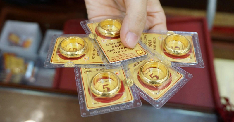 SJC giao dịch vàng nhẫn ở ngưỡng 145,2 - 148,2 triệu đồng/lượng (mua vào - bán ra), giảm 1,5 triệu đồng/lượng ở cả hai chiều. Ảnh minh họa: Kinh tế Môi trường
