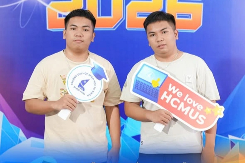 Cặp song sinh Nguyễn Trí Hiền và Nguyễn Trí Hậu cùng trúng tuyển thẳng vào Trường Đại học Khoa học tự nhiên (Đại học Quốc gia TP.HCM). Ảnh: HCMUS