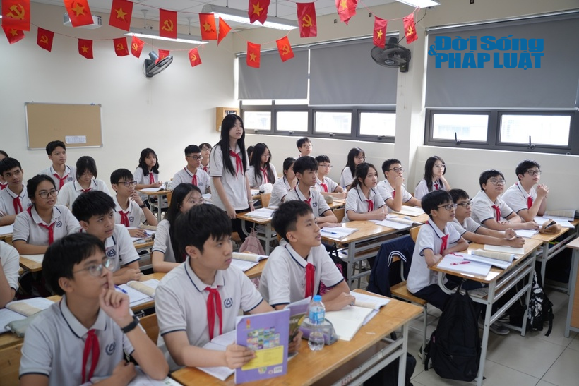 Chuẩn bị thi vào 10, học sinh lớp 9 chủ động quản lý thời gian. Ảnh: Lê Liên