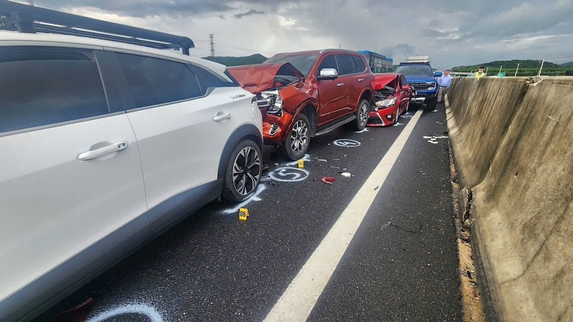 Việc giữ khoảng cách an toàn được xác định là một trong những biện pháp phòng ngừa nguy cơ tai nạn và hạn chế thiệt hại khi xảy ra sự cố, đặc biệt trên các tuyến cao tốc nơi phương tiện di chuyển với tốc độ cao. Ảnh: Cục CSGT
