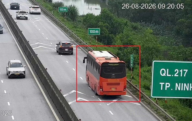 Phó Thủ tướng Thường trực Phạm Gia Túc yêu cầu rà soát, đánh giá kỹ quy định hiện hành về khoảng cách an toàn và mức phạt, điều kiện thực tiễn, các giải pháp căn cơ bảo đảm an toàn giao thông.