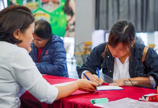 Công dân thắc mắc về diện ưu tiên mua nhà ở xã hội đã được Bộ Xây dựng trả lời. Ảnh minh họa: Như Hạ