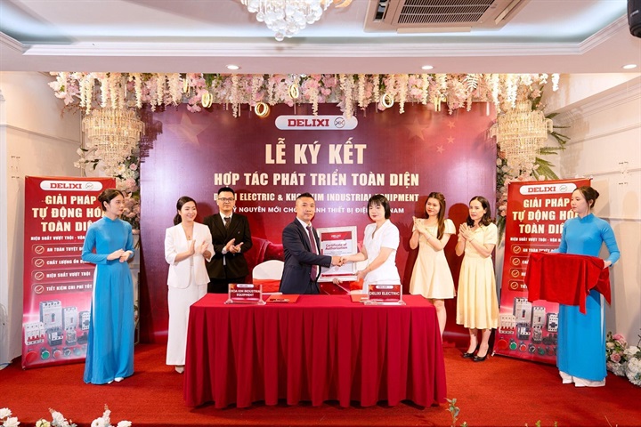 Đại diện Delixi Việt Nam, bà Nguyễn Thị Kiều Trang đánh giá cao tầm nhìn, hướng đi và hệ thống phân phối rộng khắp của Khoa Kim. Nguồn ảnh DNCC