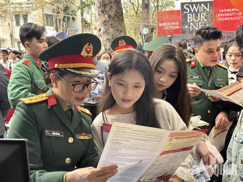 Nhiều trường quân đội tuyển bổ sung đợt 2 hệ dân sự nhiều ngành như Báo chí, Tài chính, Kế toán, Kỹ thuật, Công nghệ thông tin,... Ảnh: Quân đội Nhân dân