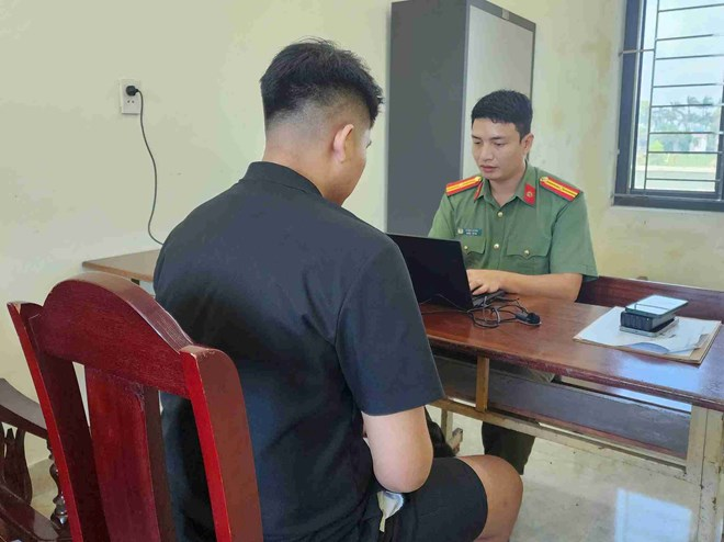 Phòng An ninh chính trị nội bộ xử lý công dân mua bán tiền ảo, vật phẩm ảo và tài khoản trò chơi điện tử trực tuyến vi phạm pháp luật. Ảnh: Công an tỉnh Hưng Yên