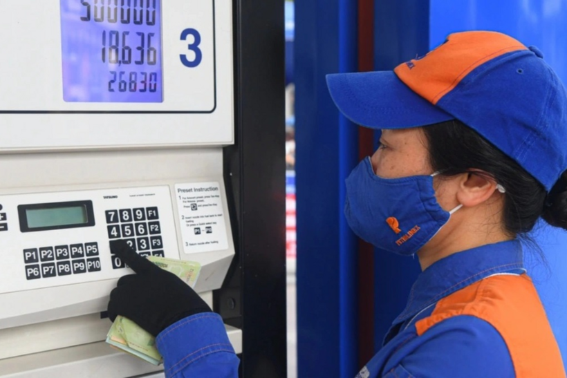 Xăng dầu áp dụng mức giá mới từ 15h hôm nay 3/9. Ảnh minh họa: D.T