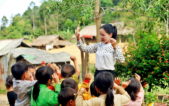 Nhiều giáo viên đang công tác tại vùng có điều kiện kinh tế - xã hội đặc biệt khó khăn băn khoăn về việc có bị cắt chế độ phụ cấp công tác lâu năm trong 2 tháng nghỉ hè hay không. Ảnh minh họa: Công dân & Khuyến học
