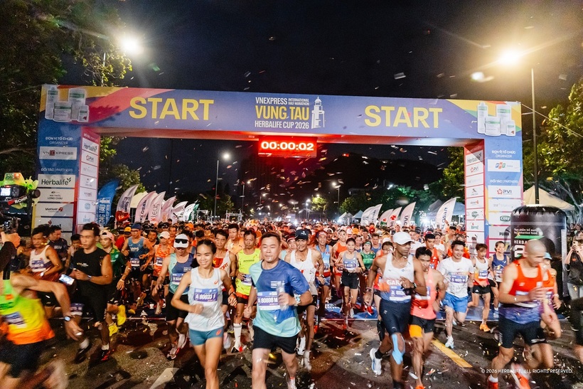 Các runner đồng loạt xuất phát tại giải chạy VnExpress Vung Tau International Half Marathon Herbalife Cup 2026. Nguồn ảnh Herbalife Việt Nam