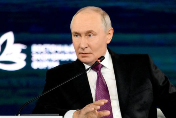 Tổng thống Nga Vladimir Putin phát biểu tại phiên họp toàn thể Diễn đàn Kinh tế phương Đông vào ngày 3/9. Ảnh: Sputnik.