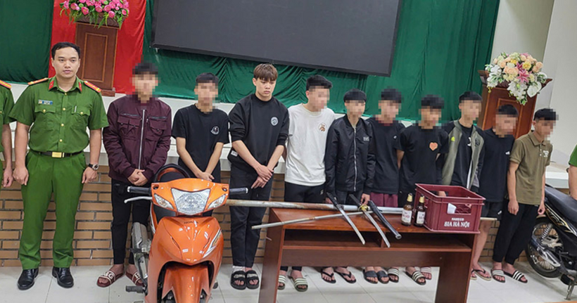 Các đối tượng tại cơ quan Công an. (Ảnh: Công an Sơn La)