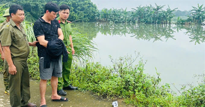 Đối tượng Nguyễn Quý Sơn tại hiện trường gây án. (Ảnh: Công an Thanh Hóa)