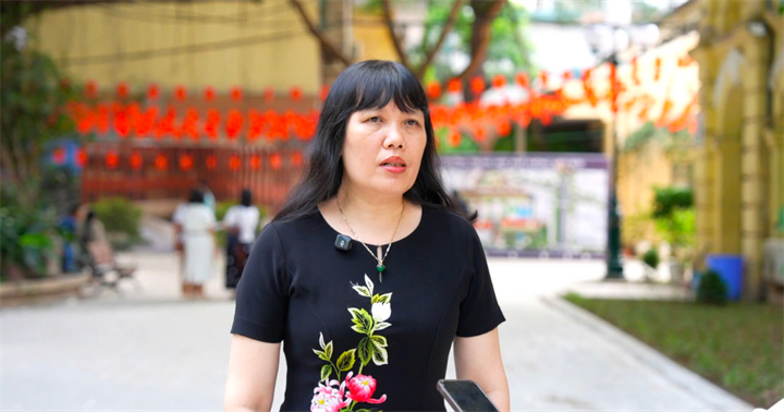Bà Nguyễn Bội Quỳnh, Hiệu trưởng Trường THPT Việt Đức. (Ảnh: Lê Liên)
