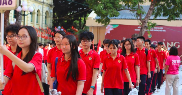 Học sinh trường THPT Việt Đức đang tập duyệt cho lễ Khai giảng. (Ảnh: Lê Liên)