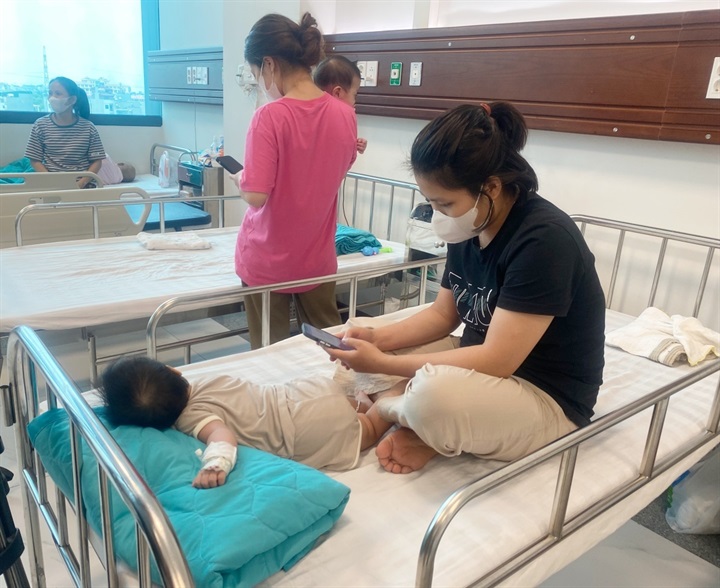 Gần 100.000 ca tay chân miệng, Bộ Y tế yêu cầu trường học tăng cường phòng dịch. Ảnh minh họa/Lê Liên