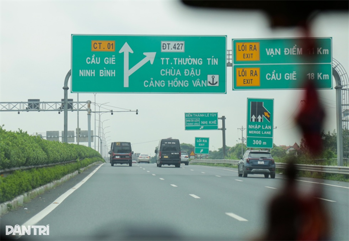 CSGT đề xuất xử lý tài xế chạy theo kiểu "rùa bò", bám làn trái sát dải phân cách giữa trên đường cao tốc (Ảnh: Trần Thanh).
