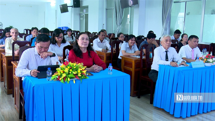 Lãnh đạo, đại biểu tham dự lễ ra mắt.