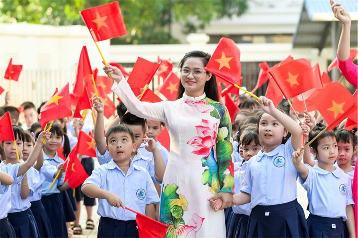 Các hoạt động riêng trước Chương trình chung (nếu có) được tổ chức gọn nhẹ, phù hợp và kết thúc trước 7h30. Ảnh: MOET