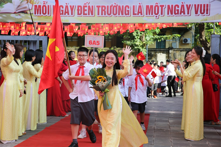 Ưu tiên các hoạt động gần gũi, thiết thực, hướng tới người học, tạo không khí vui tươi, phấn khởi trong ngày khai giảng. Ảnh: MOET