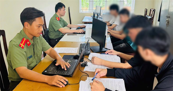 Mua bán thông tin 34 tài khoản ngân hàng, 9 người bị phạt gần 800 triệu đồng. (Ảnh: Công an Tuyên Quang)